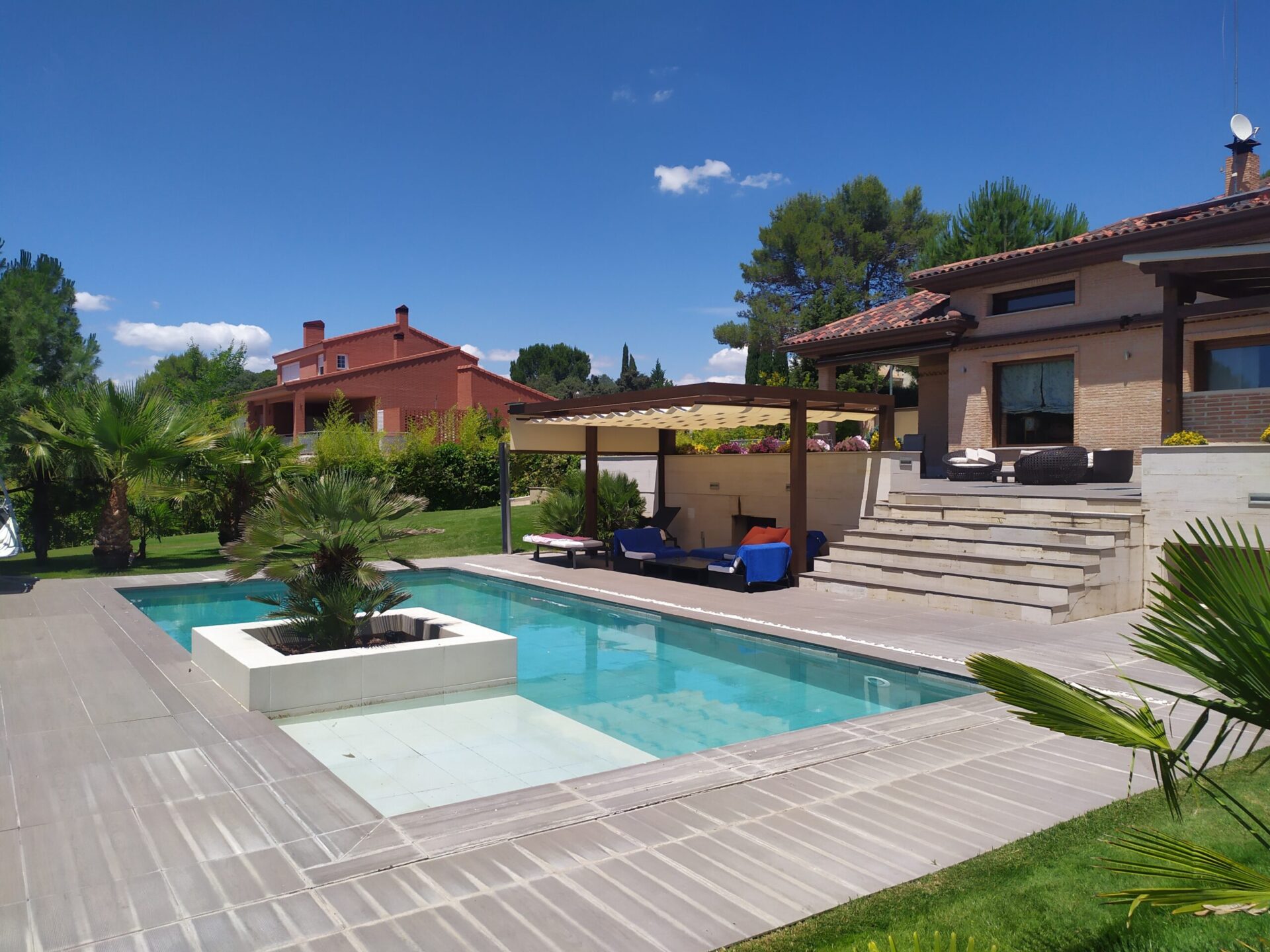 Pérgola con toldo Pérgola con toldo