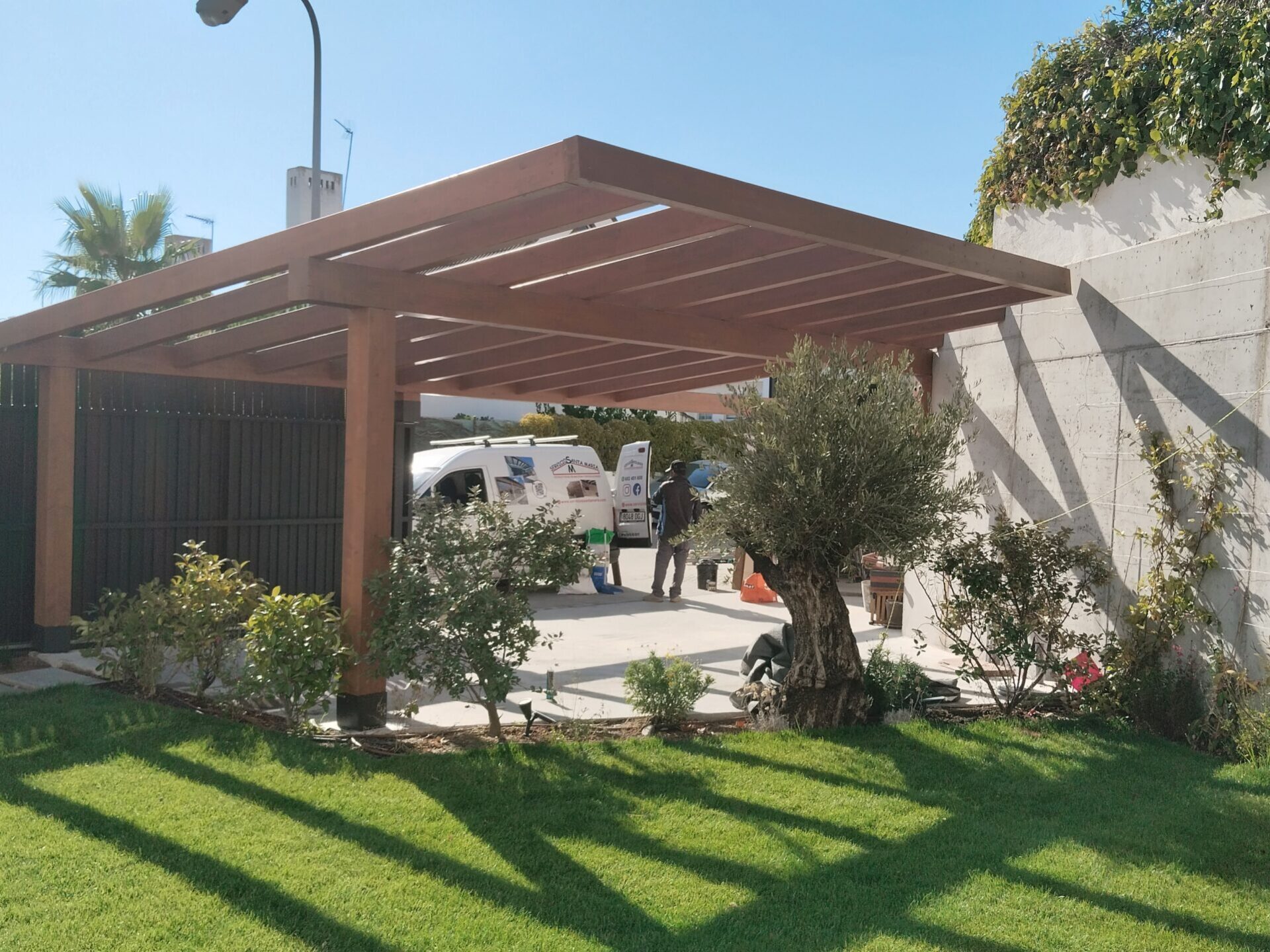 Pérgola entrada de garaje Pérgola entrada de garaje