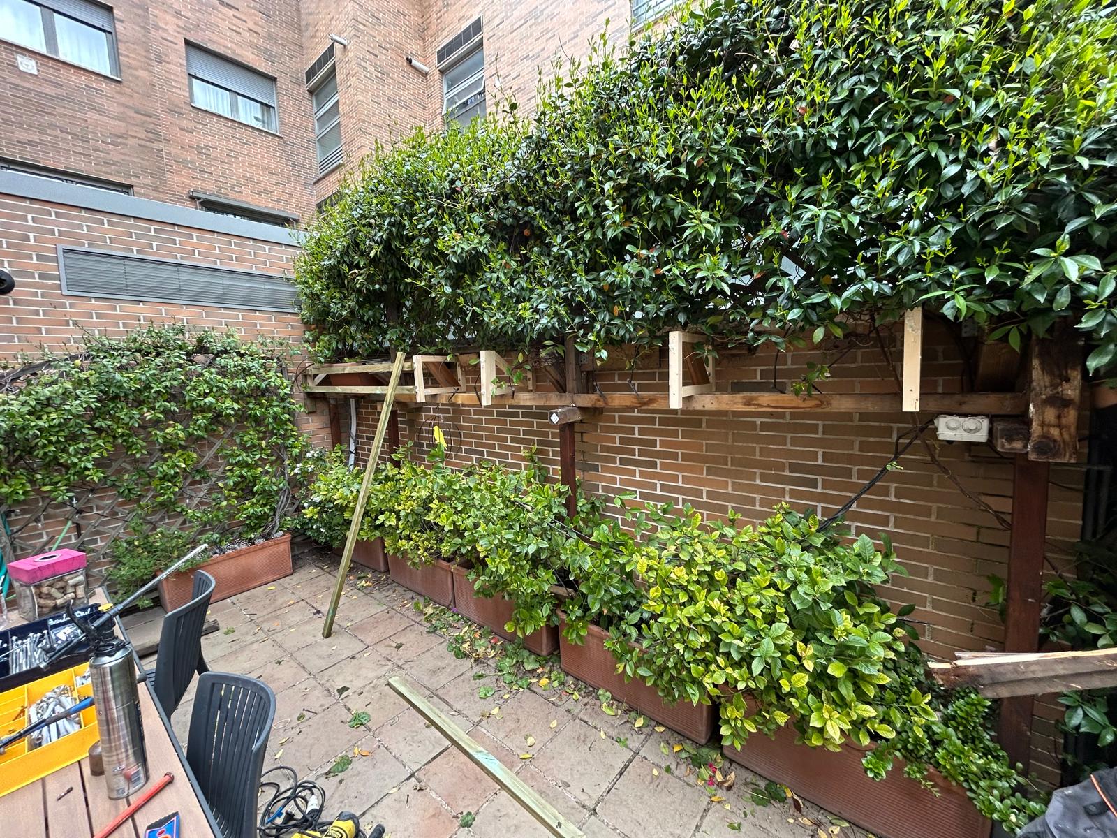 Jardinera de tarima.