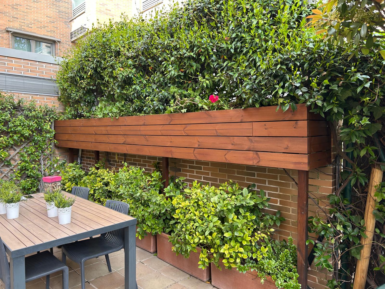 Jardinera de tarima.