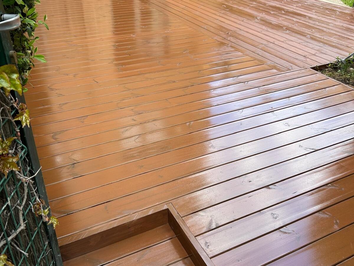 Zonas de paso del jardín con tarima.