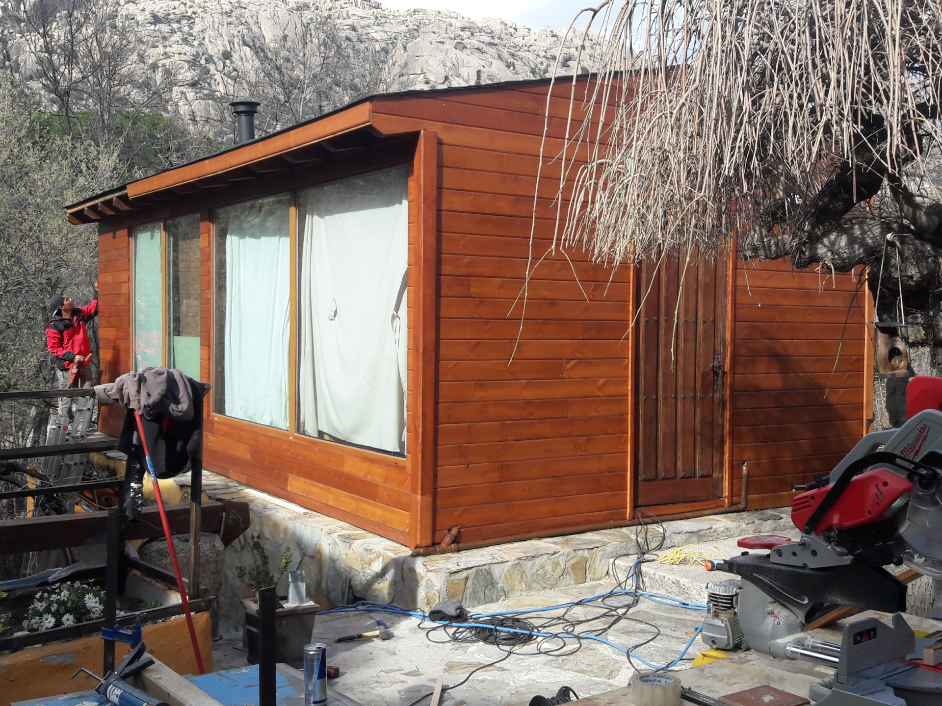 Casa de madera después de una profunda restauración. Casa de madera después de una profunda restauración.