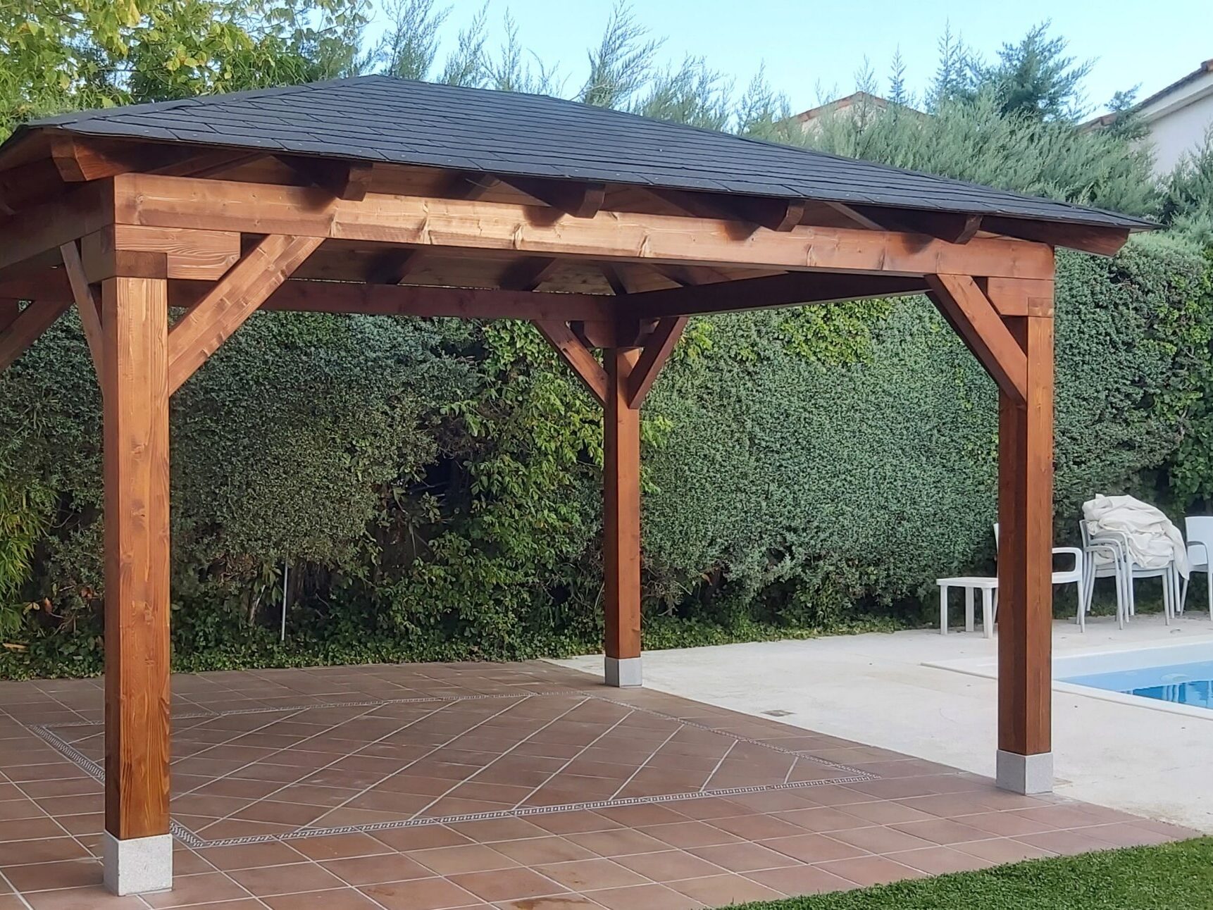 Cenador de madera a medida.