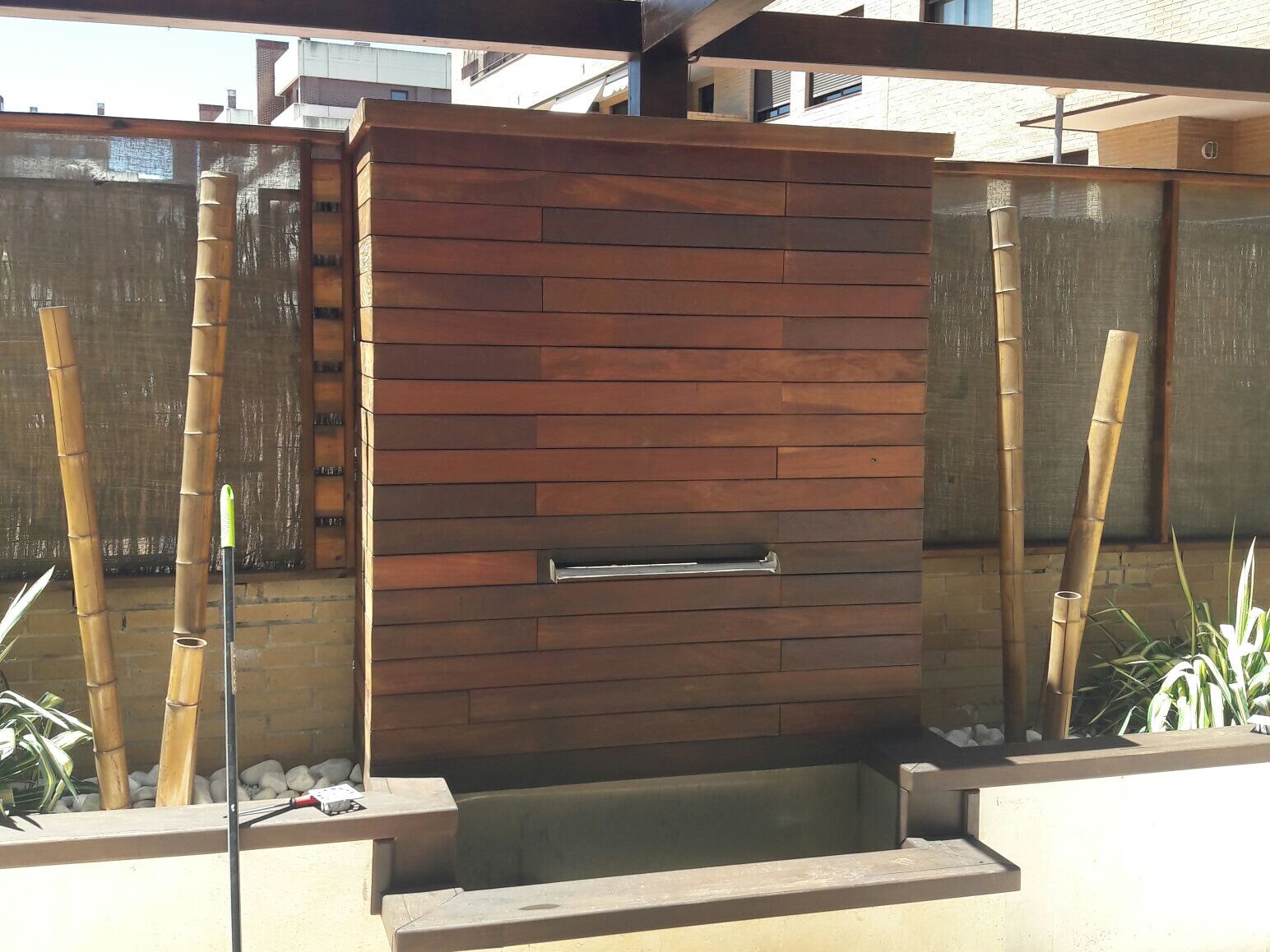 Aportando estilo con valla de madera.