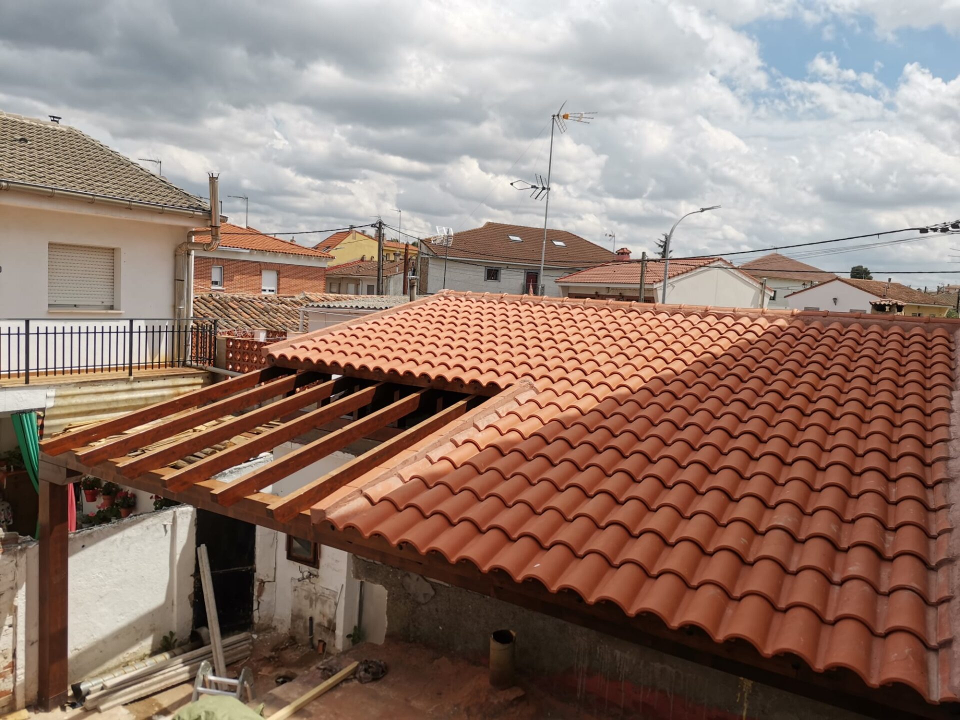 Parte superior del tejado con zona de pérgola.