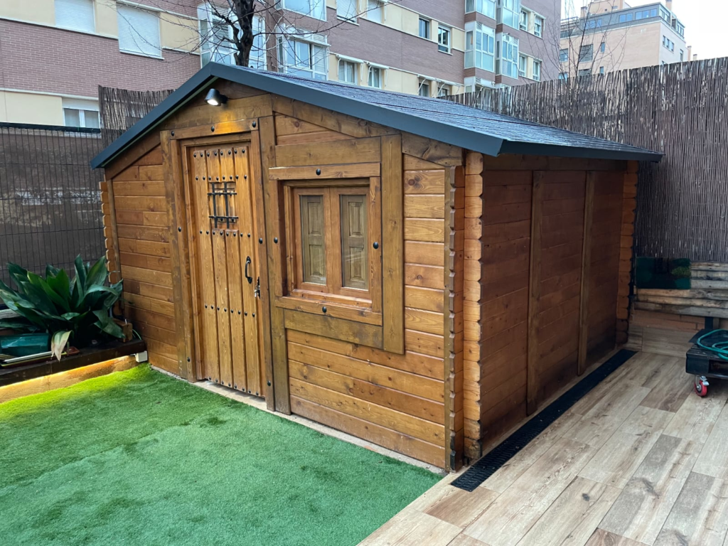 Reforma de una caseta de jardín prefabricada más aislamiento térmico.