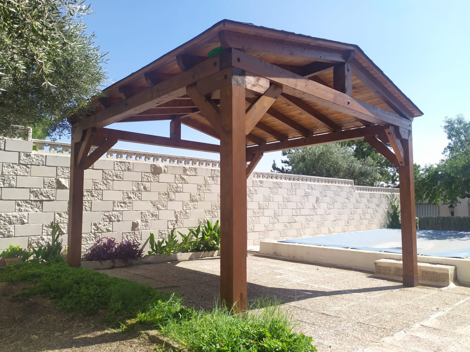 Cenador de madera a medida.