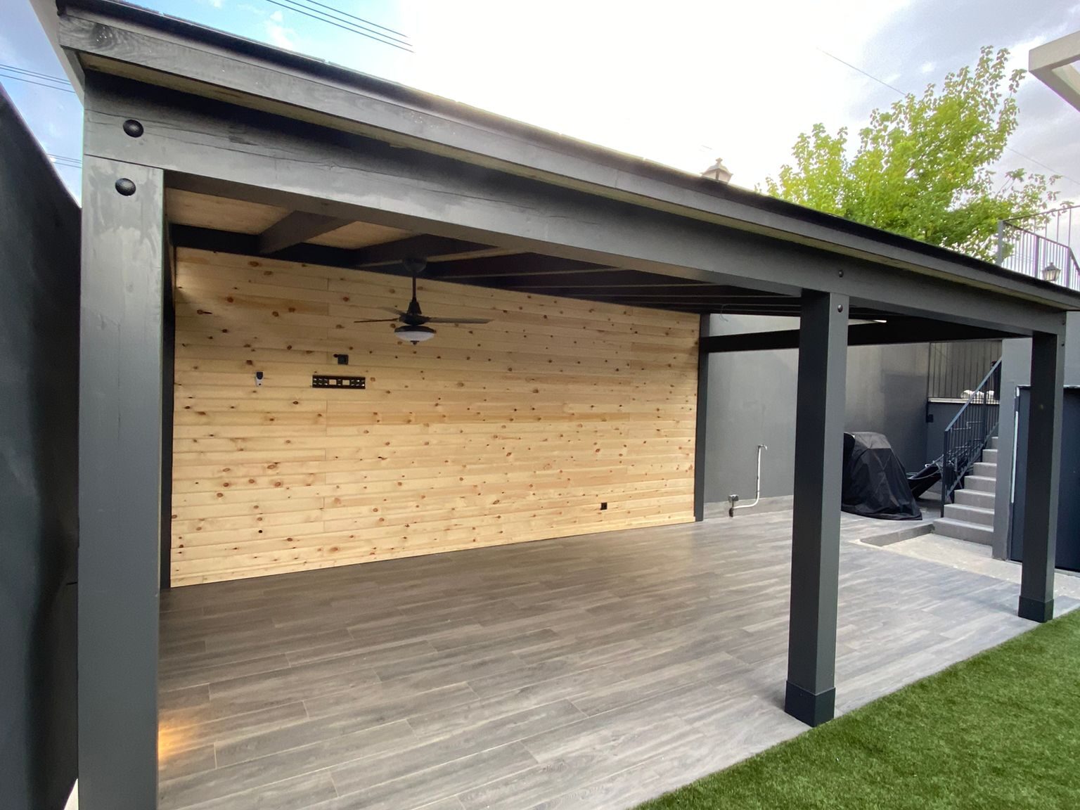 Porche para zona de garaje.