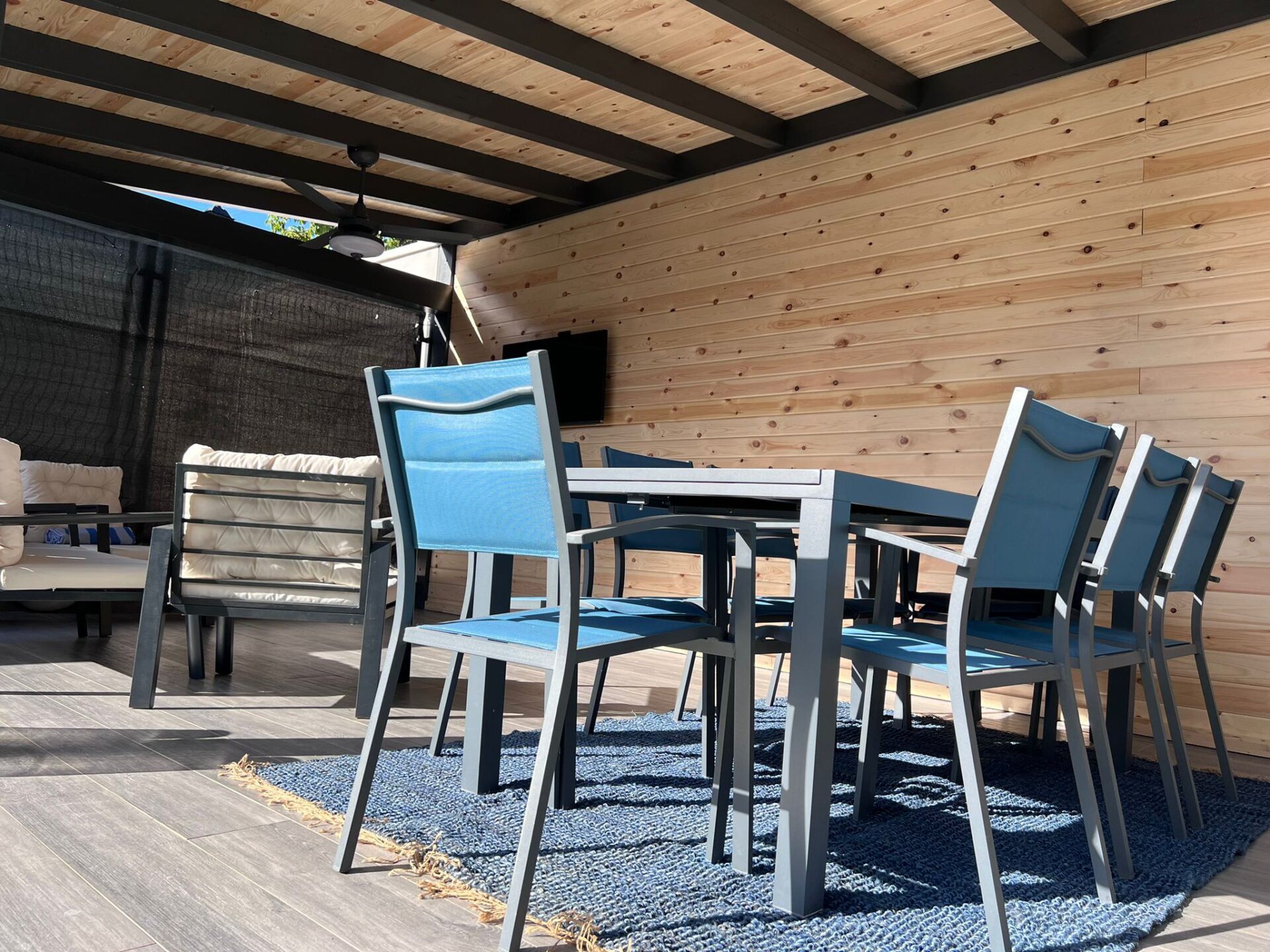 Porche para zona de garaje.