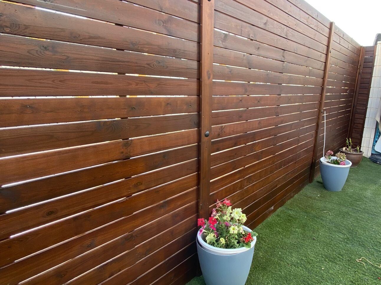 Hermosa celosía de madera natural.