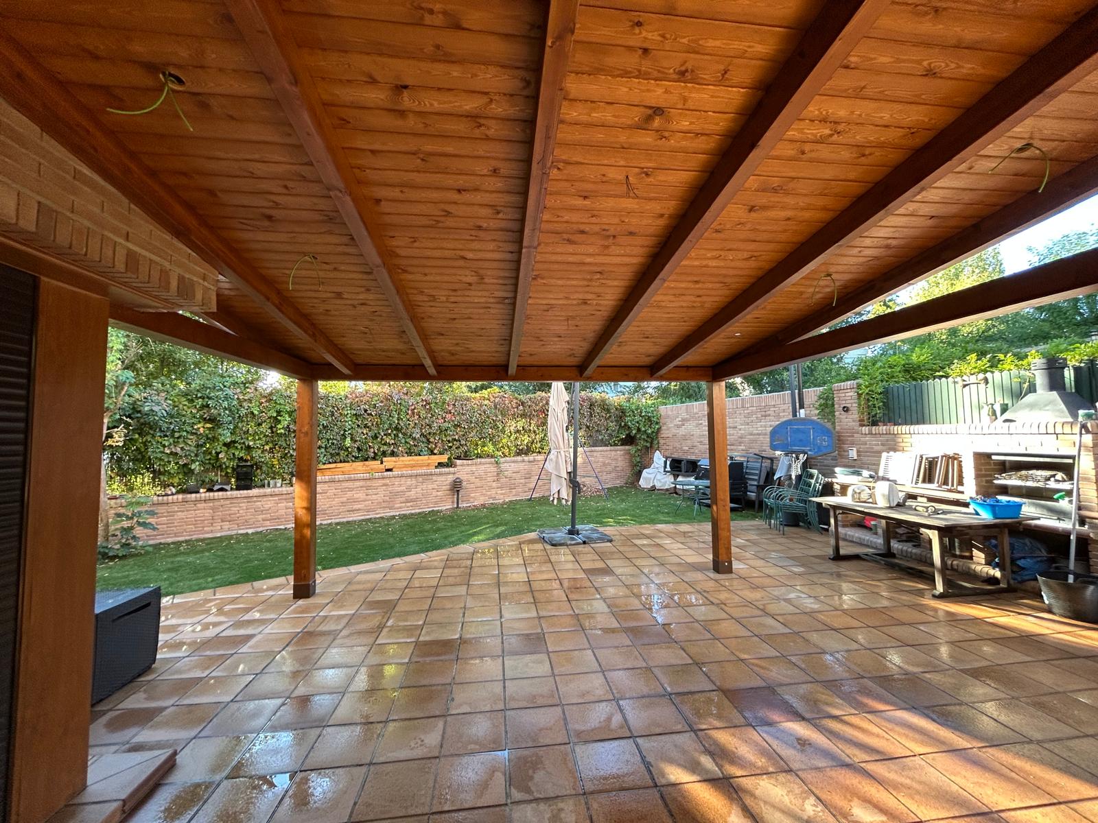 Sombra en el jardín.