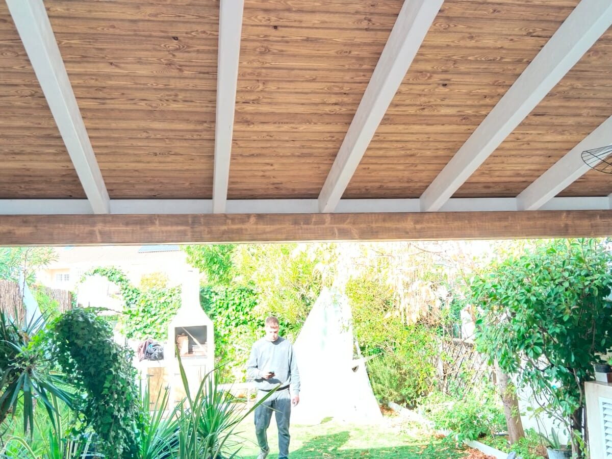 Ganando espacio de hogar con porche bicolor con tragaluz.