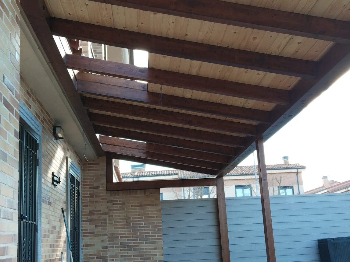 Porche bicolor con tragaluz.