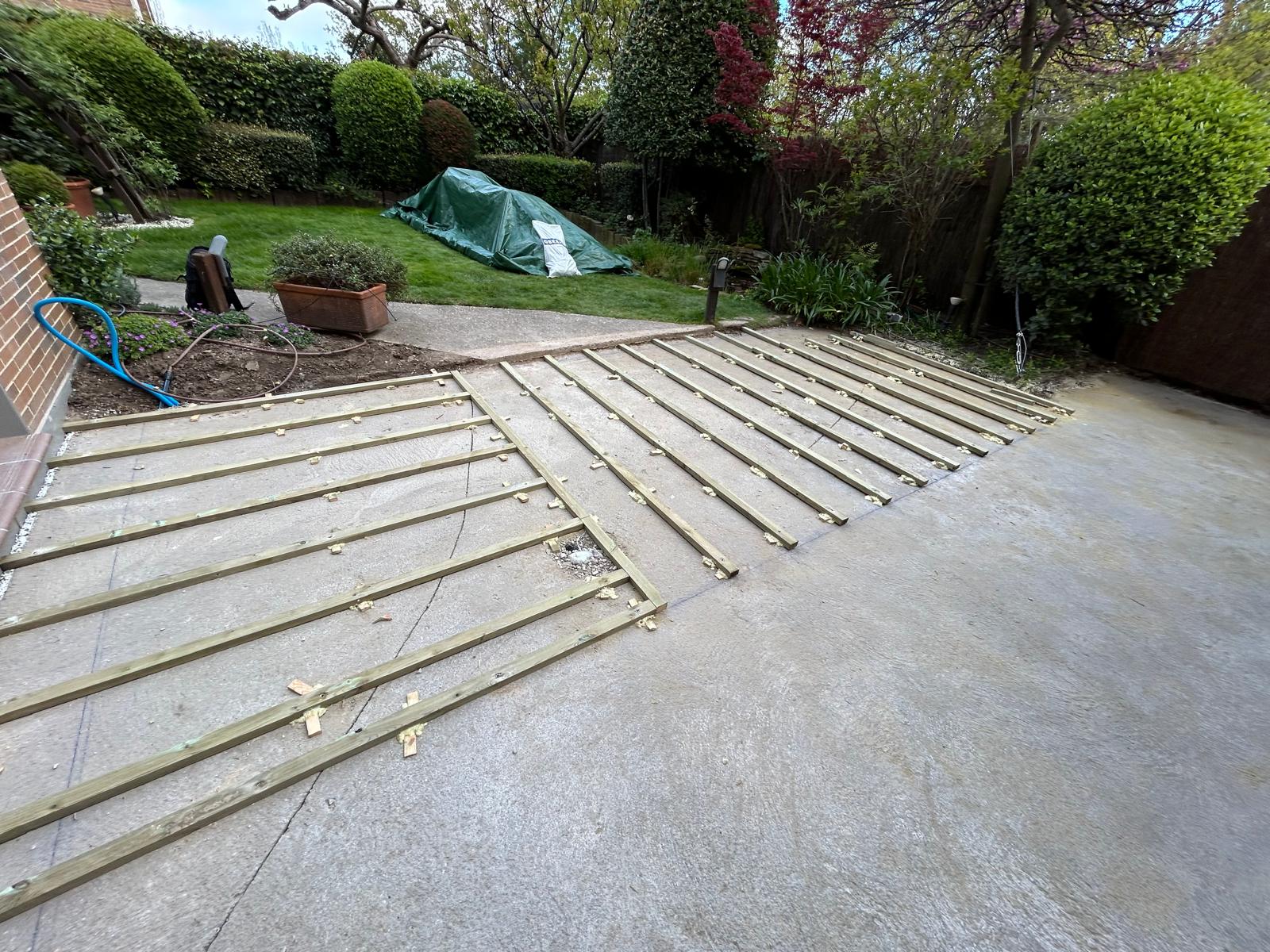 Montaje de tarima sobre rastreles.