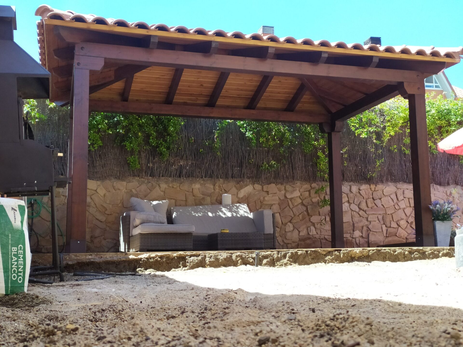 Cenador de madera a medida.