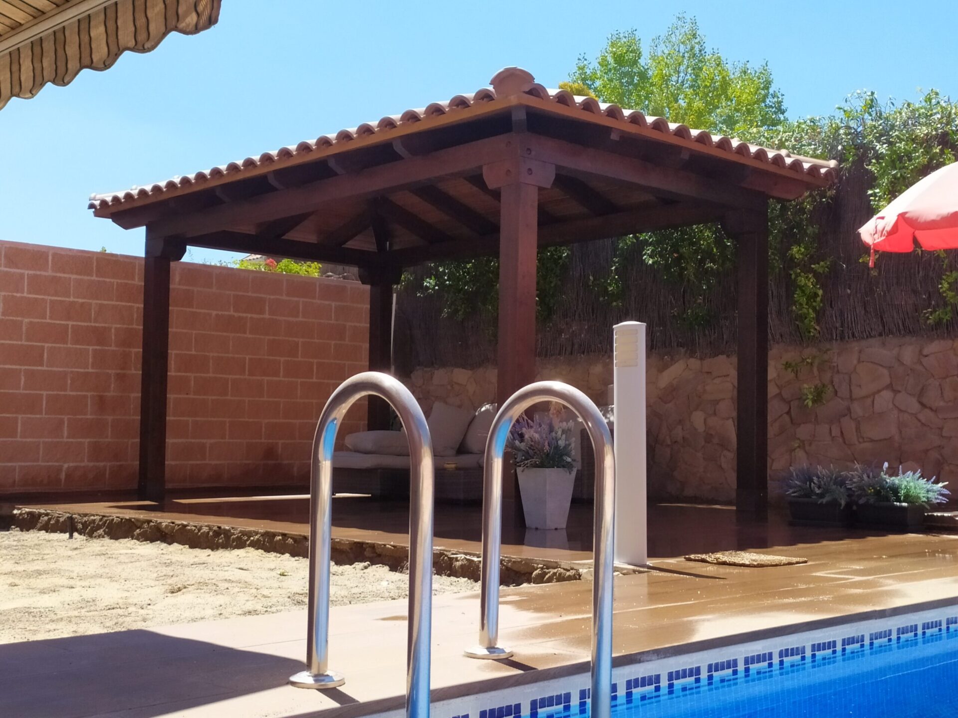 Cenador de madera a medida.