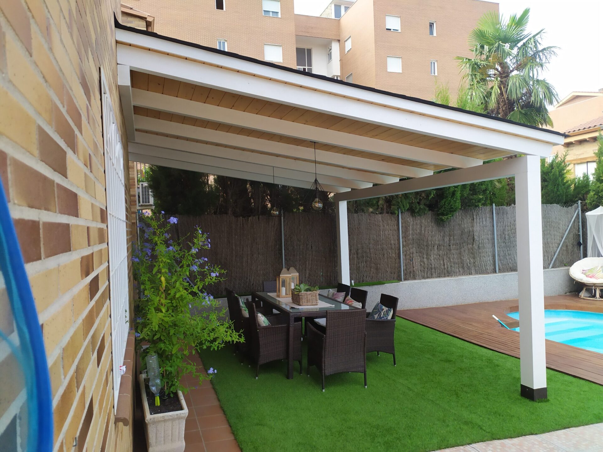 Zona de sombra en el jardín.