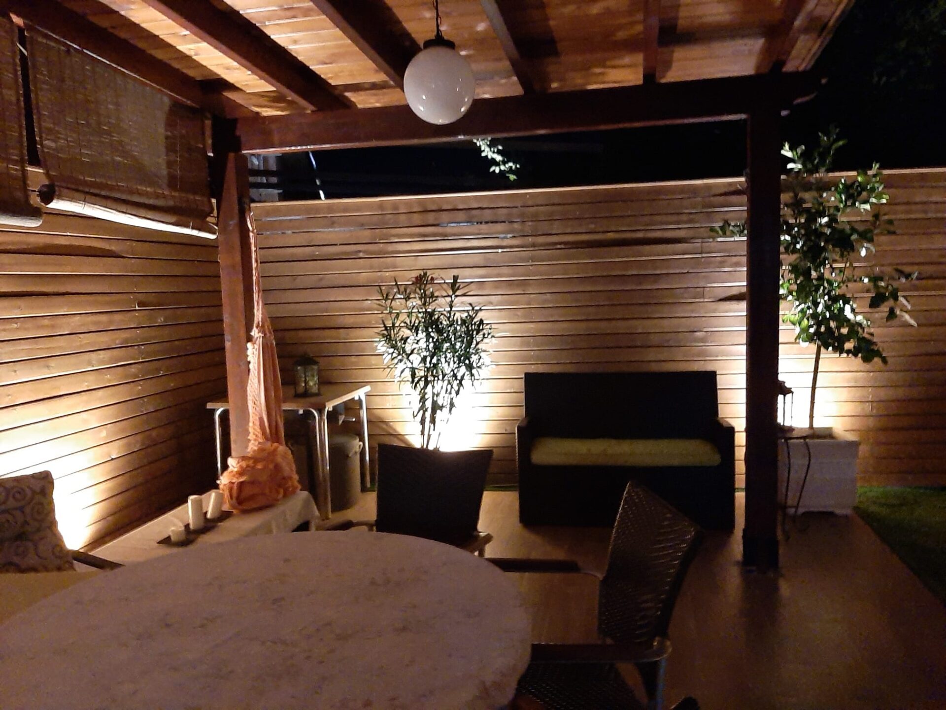 Valla de tablas horizontales.