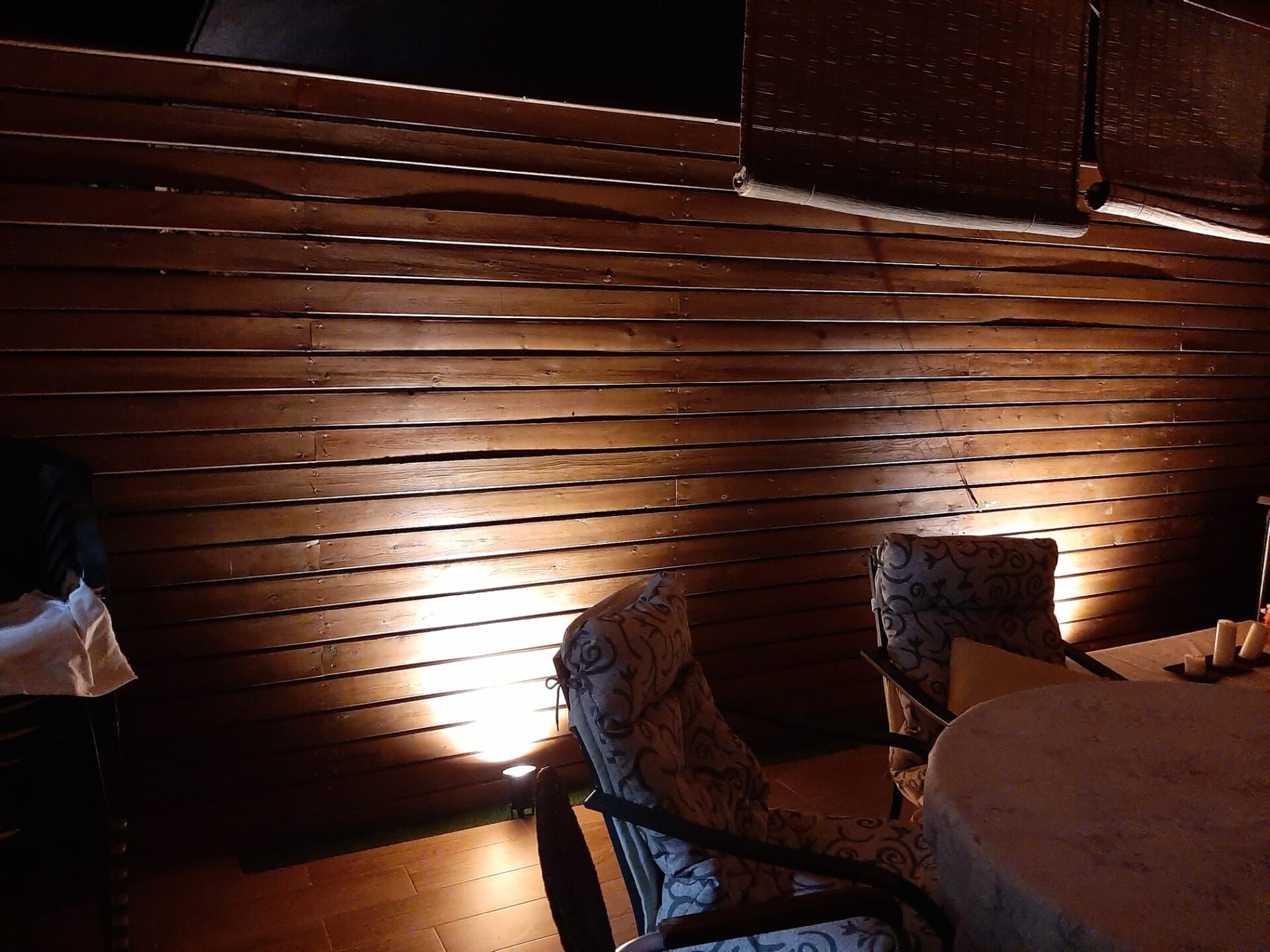 Valla de tablas horizontales.