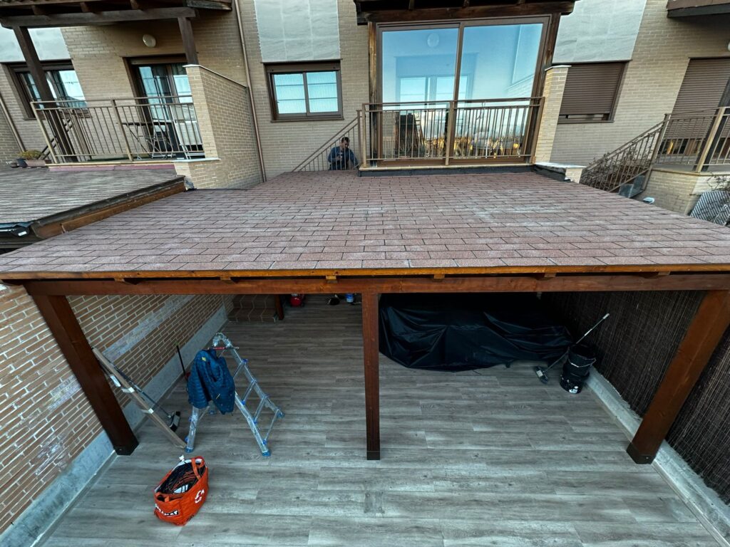 El correcto sellado es la vida de un porche de madera