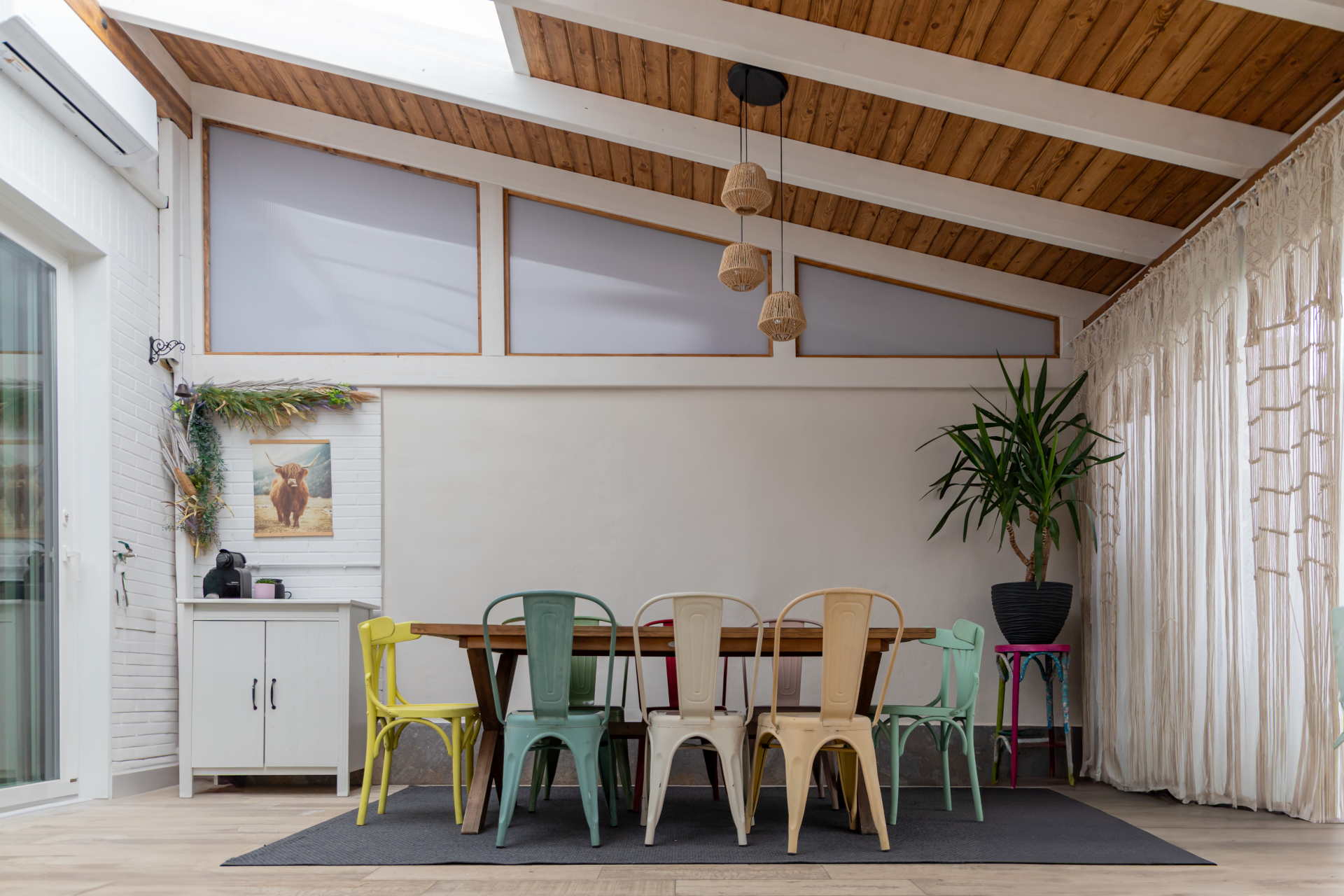 Gana metros a tu jardin En la imagen se la amplicacion de un salon con un porche de madera