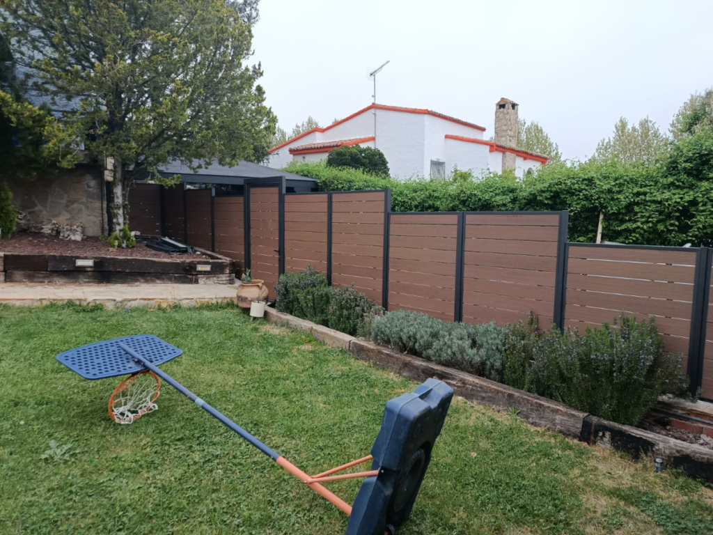 Valla de composite y estructura metalica en villanueva del pardillo