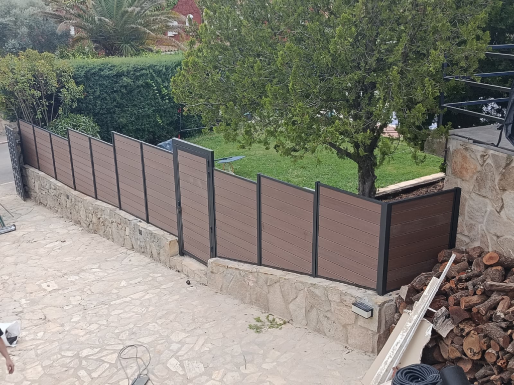 Parte externa de una valla de composite